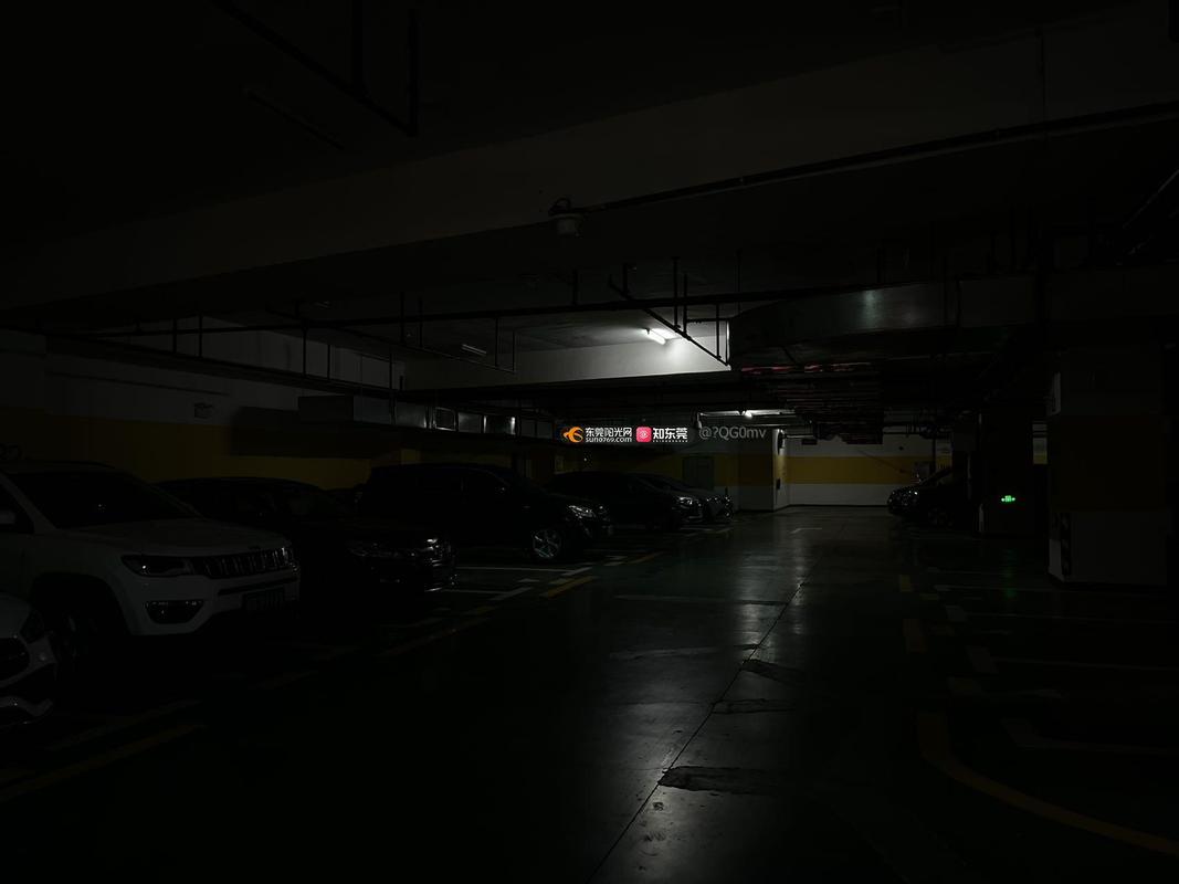 深夜停车场